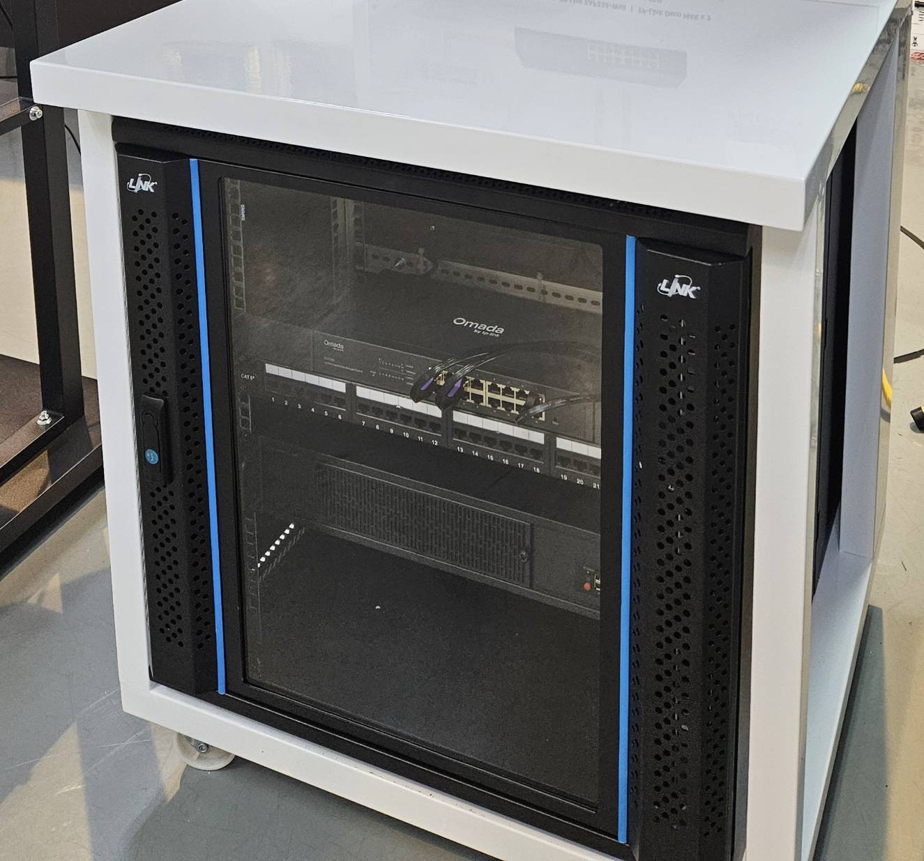 ตู้ Rack และอุปกรณ์เครือข่ายที่ติดตั้งจริง